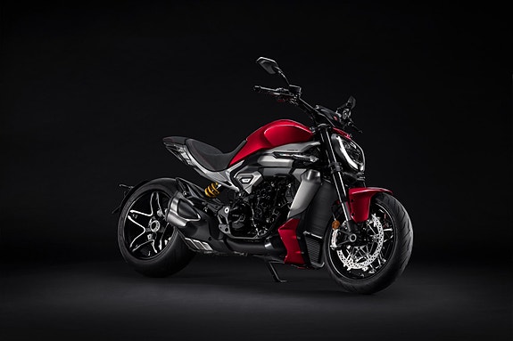 Ducati XDiavel V4 2 of 12