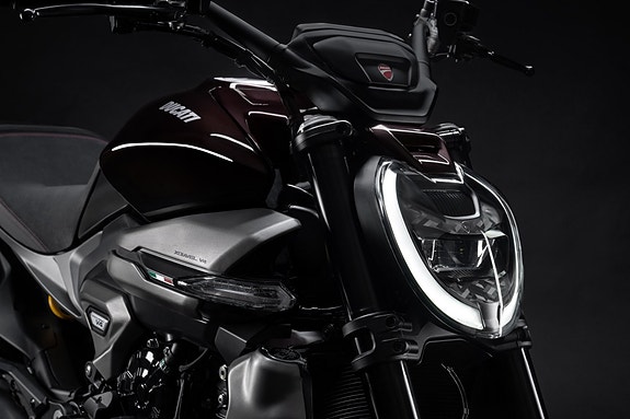 Ducati XDiavel V4 10 of 12