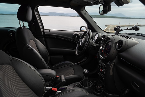 MINI Countryman Cooper D 2 of 11