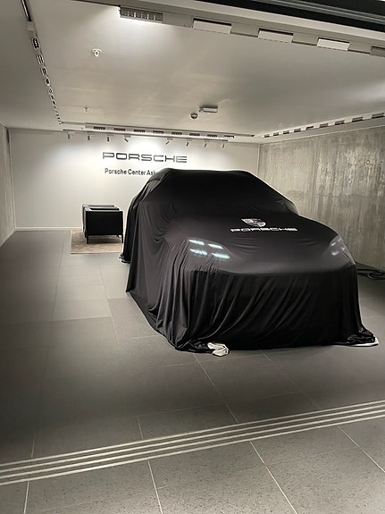 Porsche Macan 4 2 of 26