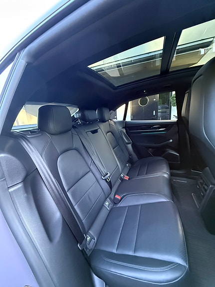 Porsche Macan 4 14 of 26