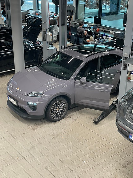 Porsche Macan 4 4 of 26