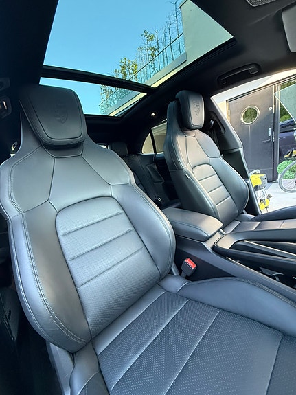 Porsche Macan 4 10 of 26