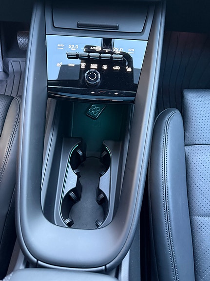 Porsche Macan 4 17 of 26