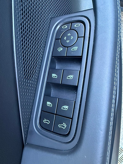 Porsche Macan 4 18 of 26