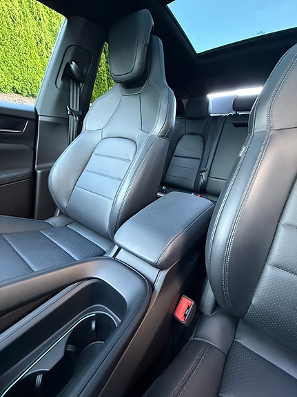 Porsche Macan 4 11 of 26