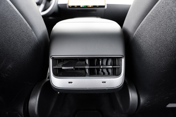 Tesla Model Y 23 of 29