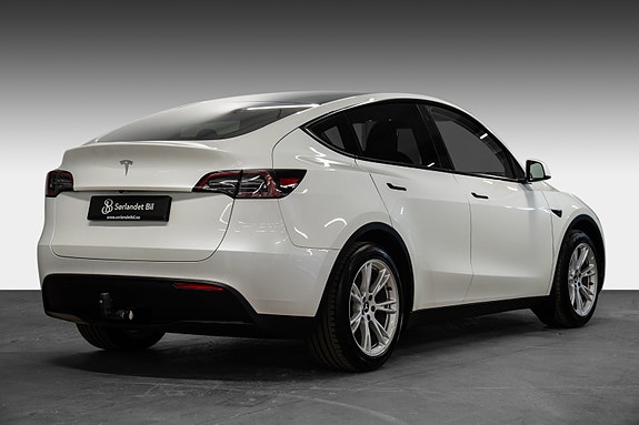 Tesla Model Y 5 of 29