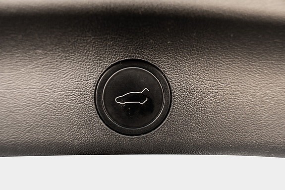 Tesla Model Y 26 of 29