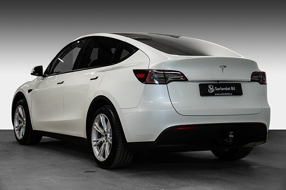 Tesla Model Y 4 of 29