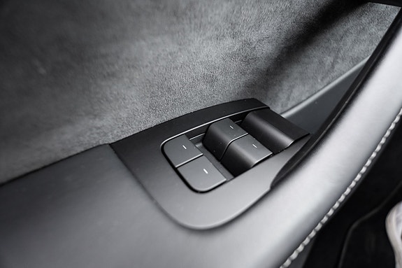 Tesla Model Y 19 of 29