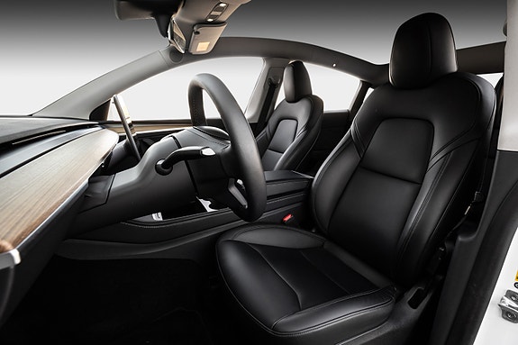 Tesla Model Y 8 of 29