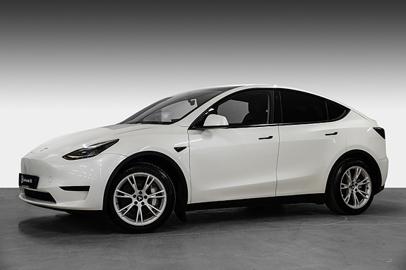 Tesla Model Y 2 of 29