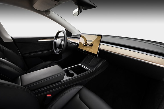 Tesla Model Y 12 of 29