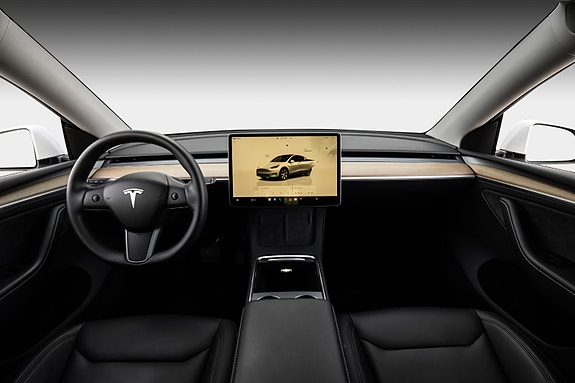 Tesla Model Y 11 of 29