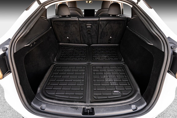 Tesla Model Y 25 of 29