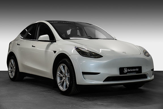 Tesla Model Y 7 of 29