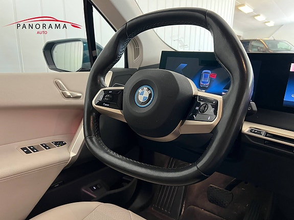 BMW iX 11 of 30