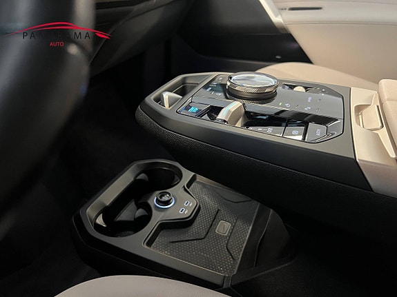 BMW iX 13 of 30