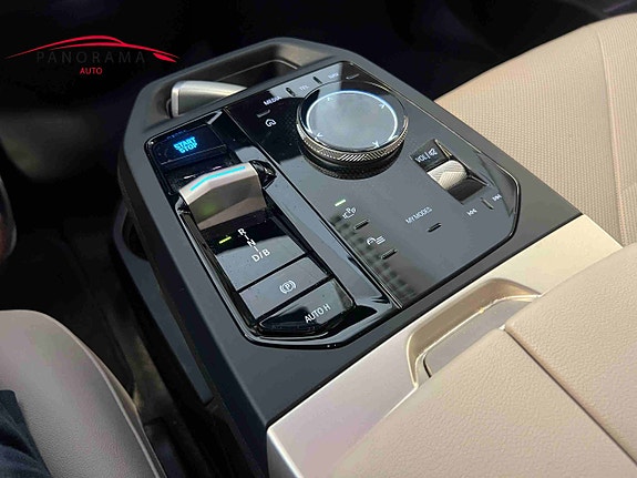 BMW iX 14 of 30