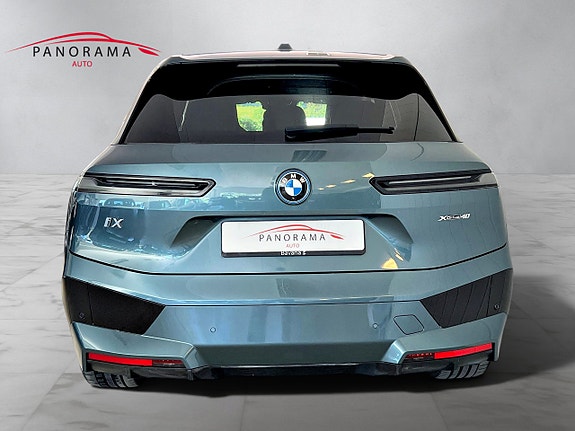 BMW iX 4 of 30