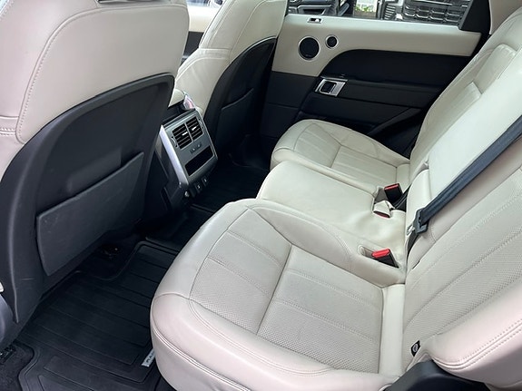 Land Rover Range Rover Sport 25 of 30