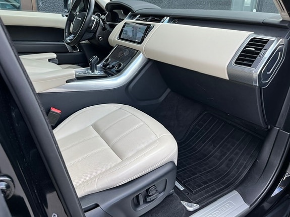 Land Rover Range Rover Sport 22 of 30