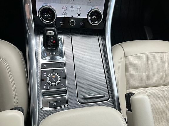 Land Rover Range Rover Sport 14 of 30