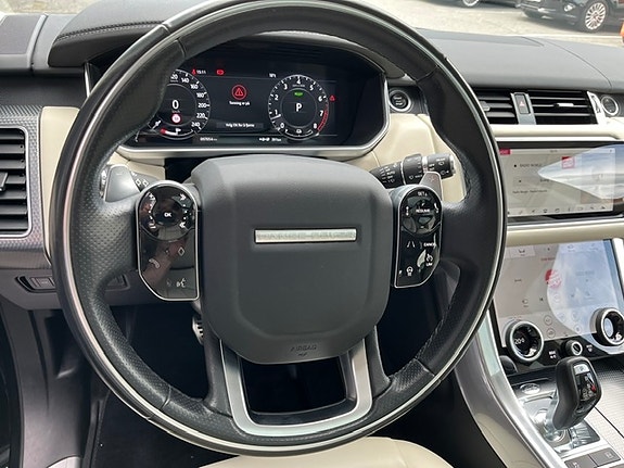 Land Rover Range Rover Sport 11 of 30