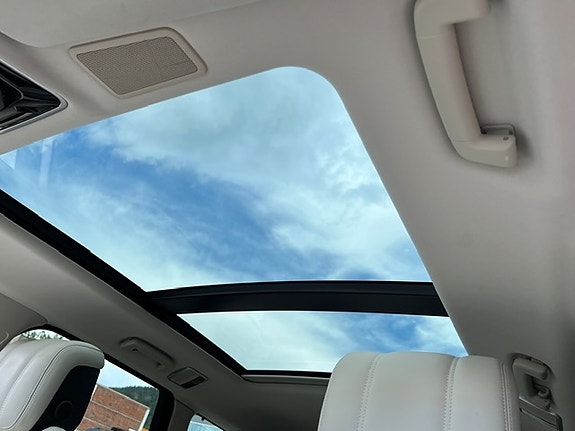 Land Rover Range Rover Sport 24 of 30