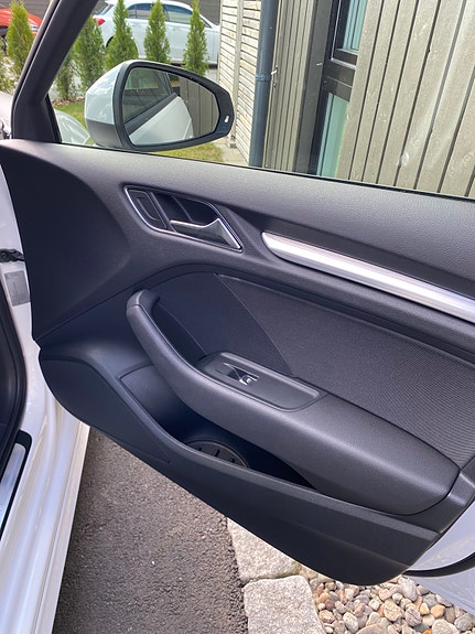 Audi e-tron 13 of 15