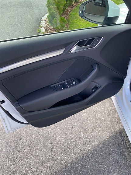 Audi e-tron 12 of 15