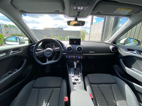 Audi e-tron 6 of 15