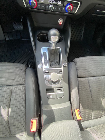 Audi e-tron 7 of 15