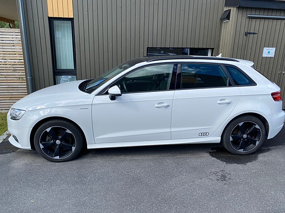 Audi e-tron 2 of 15