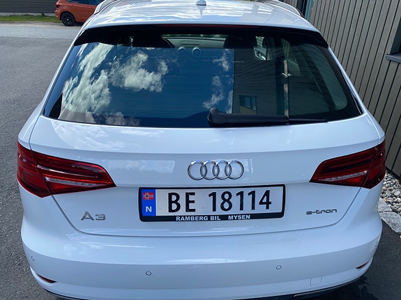 Audi e-tron 4 of 15
