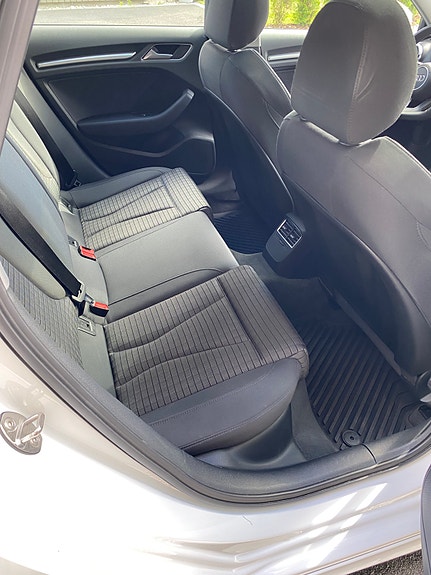 Audi e-tron 11 of 15