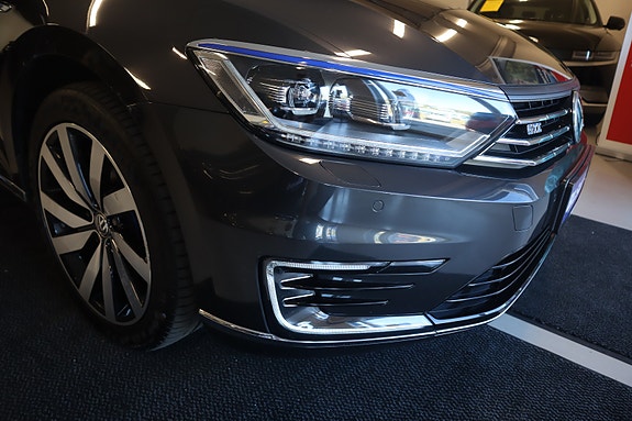 Volkswagen Passat 8 of 30