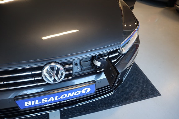 Volkswagen Passat 12 of 30