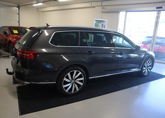 Volkswagen Passat 11 of 30