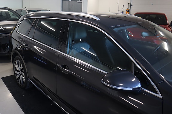 Volkswagen Passat 7 of 30
