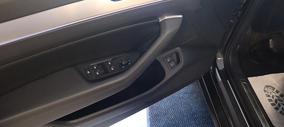 Volkswagen Passat 16 of 30