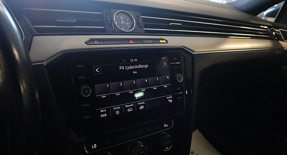 Volkswagen Passat 26 of 30