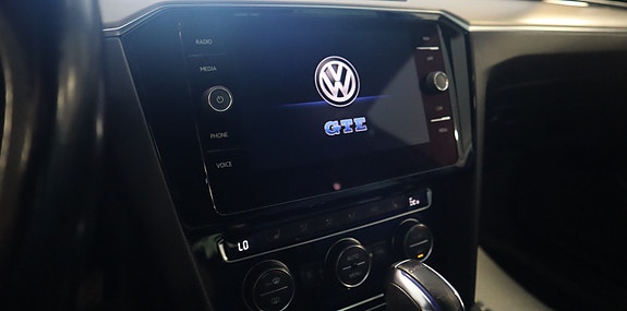 Volkswagen Passat 25 of 30