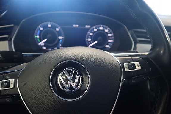 Volkswagen Passat 23 of 30