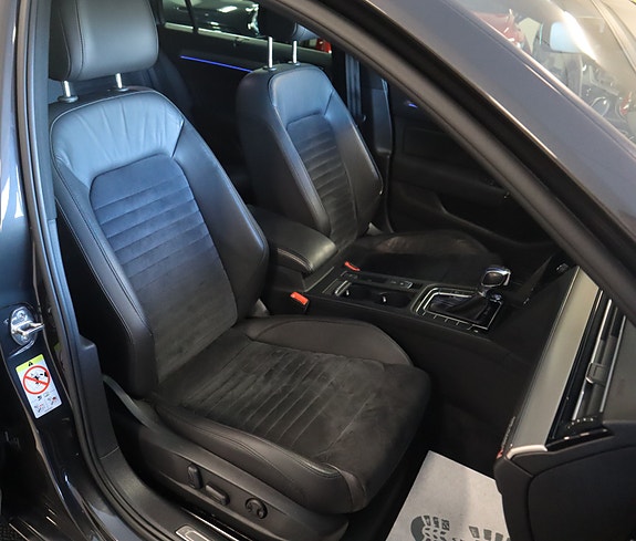 Volkswagen Passat 21 of 30