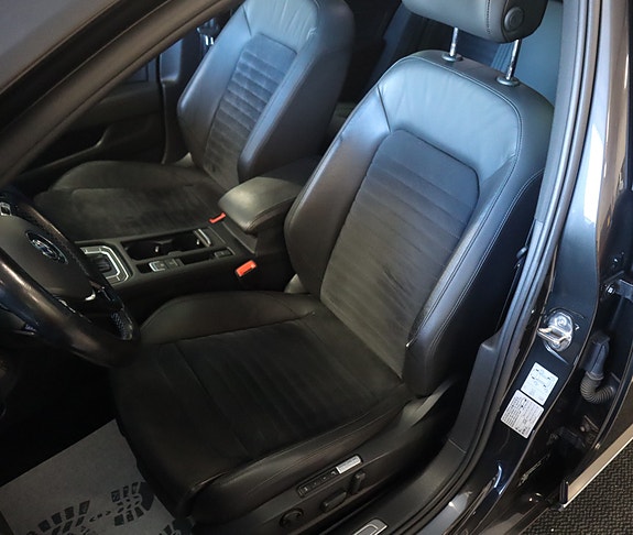 Volkswagen Passat 14 of 30