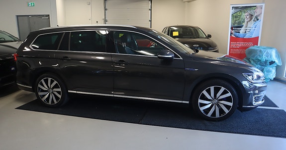 Volkswagen Passat 4 of 30
