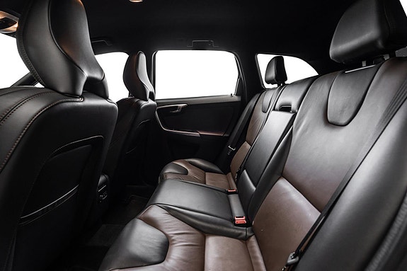 Volvo XC60 14 of 30