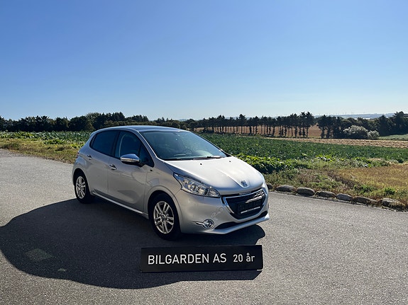 Peugeot 208 2 of 12